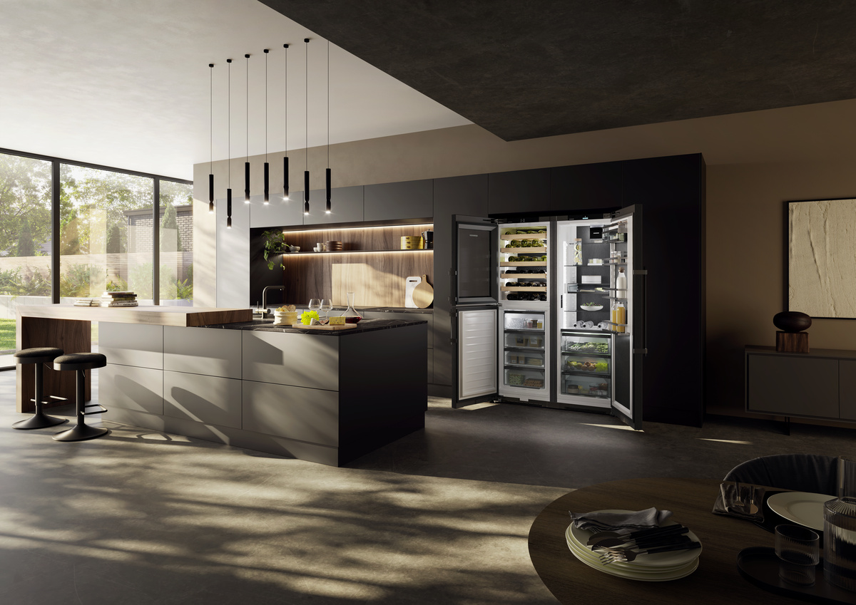Liebherr XRCbs 5295 side-by-side avec partie vin, ouvert dans une cuisine moderne