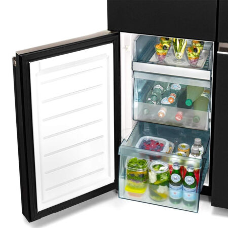 Gevulde vrieslade van de Hitachi R-WB640VRU0 met ingevroren producten.